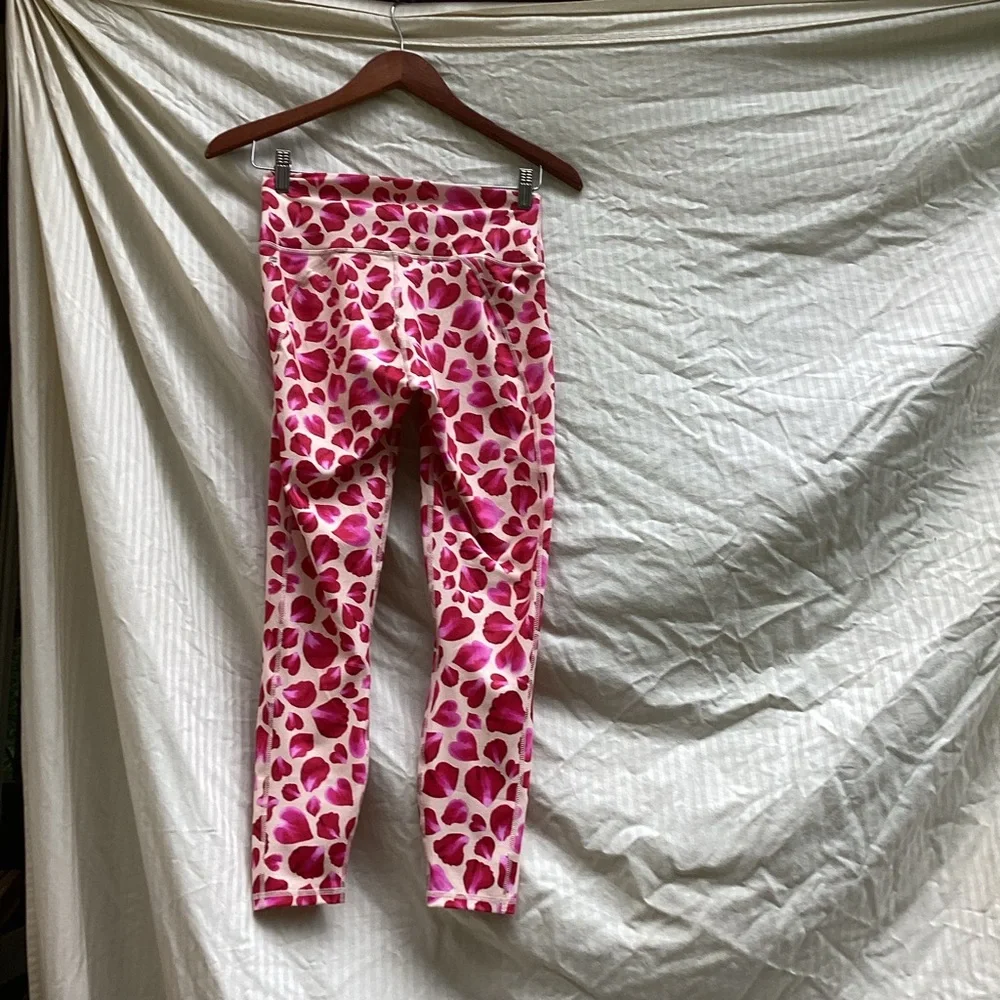 Fabletics Powerhold Heart Petal Pattern Leggings in Pink and Red, size XS - Picture 7 of 7